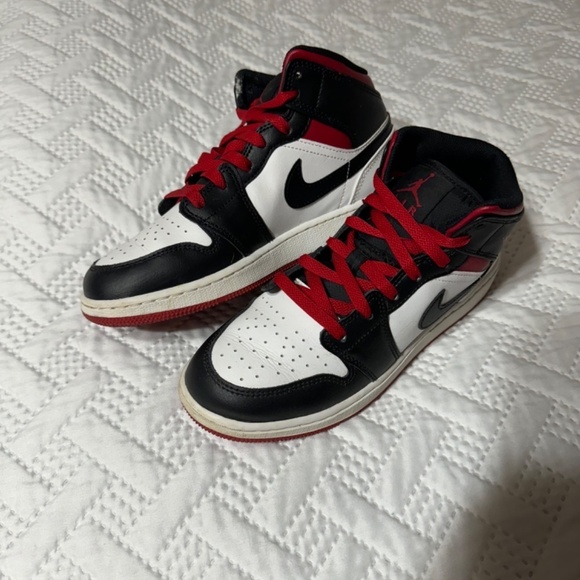 Nike Jordan 1 Mid Red White Black Youth 5.5 Woman 7 Sneakers Running Shoes - Picture 13 of 14